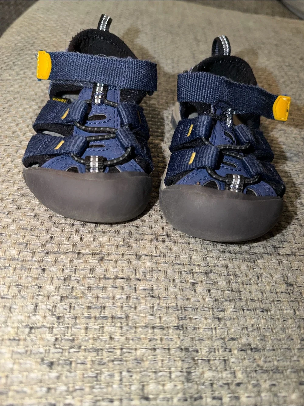 Keen sturdy closed